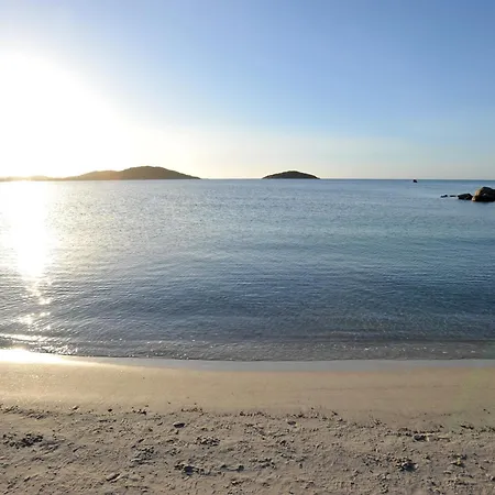 Cala Di Sole Lecci 아파트 *
